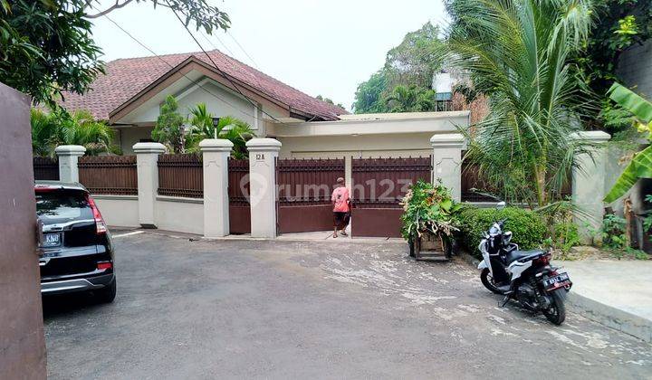 Tanah dengan bonus 3 Rumah di Ampera 6