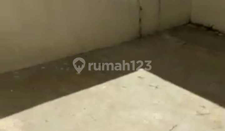 For Sale House In Semolowaru Surabaya With Carport Strategic Location 2