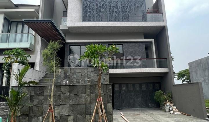 Dijual Rumah Ciamik 3 Lantai New Gress Waterfront Citraland!
