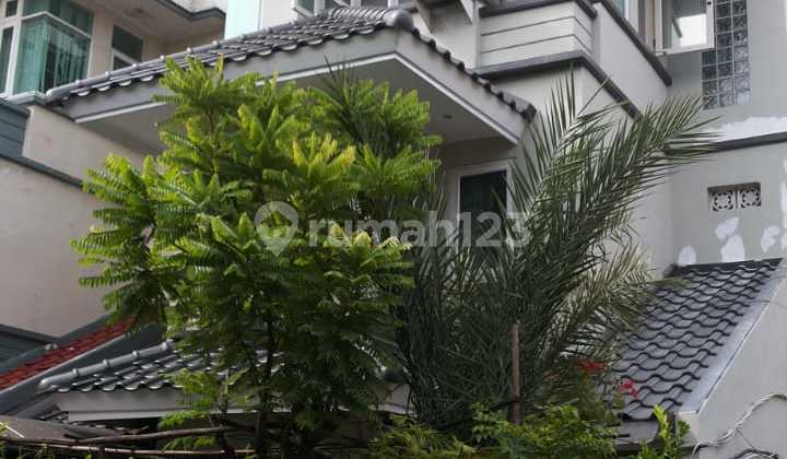 Super Cheap! 3-Story Office House for Sale in Graha Asri Ngagel! 2