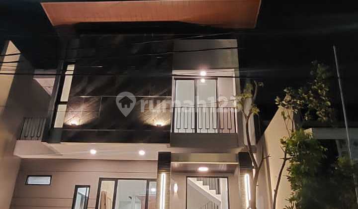 DIJUAL RUMAH DI GAYUNGSARI BARAT TROPICAL MODERN MEWAH