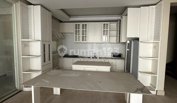 Super Mewah! Dijual Rumah Elit Royal Residence 3 Lt Semi Furnish! 2