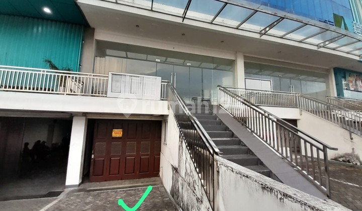 For Sale 4-Storey Shop House on Jl. Hasanudin, Kediri, Strategic Location, Move-In Ready