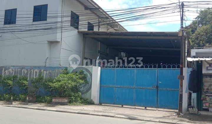 Warehouse for sale by the roadside in Cipondoh