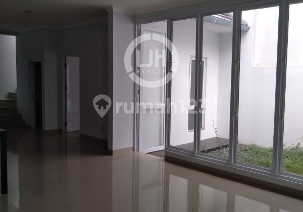 Rumah Minimalis Cantik di Perumahan Modern Kota Wisata Cibubur 2