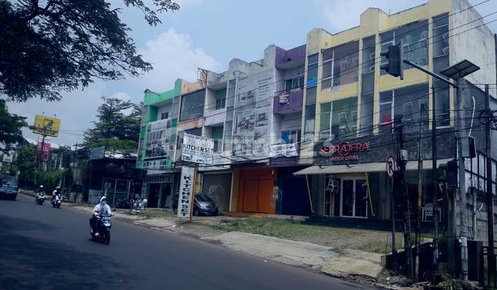 Cheap Adjoining 3-Storey Shophouses Suitable for Business Locations on the Alternative Highway Side of Cibubur Cileungsi