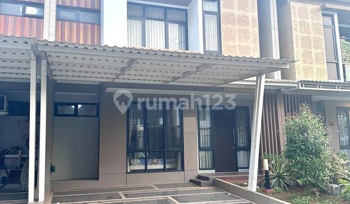 For sale, ready-to-live house in Cibubur tourist city.