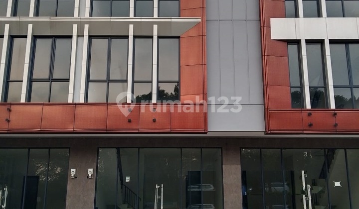 Dijual Ruko baru posisi bagus 3 lantai