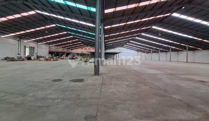 Warehouse for Rent Ready to Use in Bandung (Land Area 4000/Building Area 3250) - Rp 1.75M Warehouse for Rent Ready to Use in Bandung (Land Area 4000/Building Area 3250) - Rp 1.75M