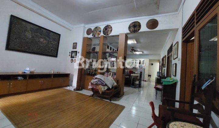 RUMAH LAMA DAN TERAWAT DI MENTEN JL. CISADANE CIKINI JAKARTA PUSAT LOKASI BAGUS 2