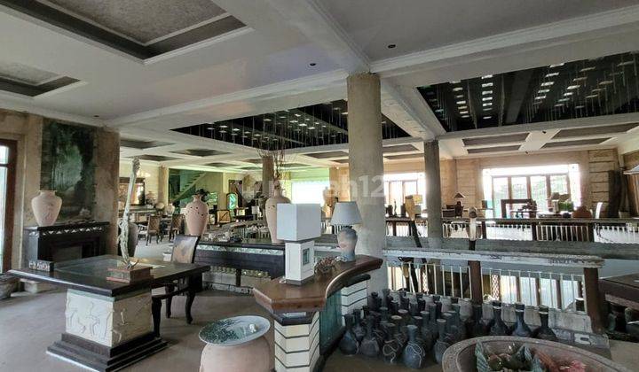 Gedung Galeri Tanah Kosong Di Belakangnya Batubulan Bali 2