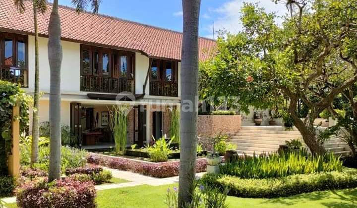 Beautiful Villa In The Charming Beach Side Of Pantai Saba Bali 2