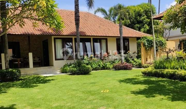 Beautiful Villa In The Charming Beach Side Of Pantai Saba Bali 4