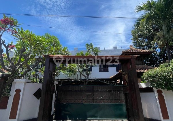 VILLA WITH SHM 7 BEDROOMS FURNISHED WITH ANTIQUE TEAK IN SINGARAJA
