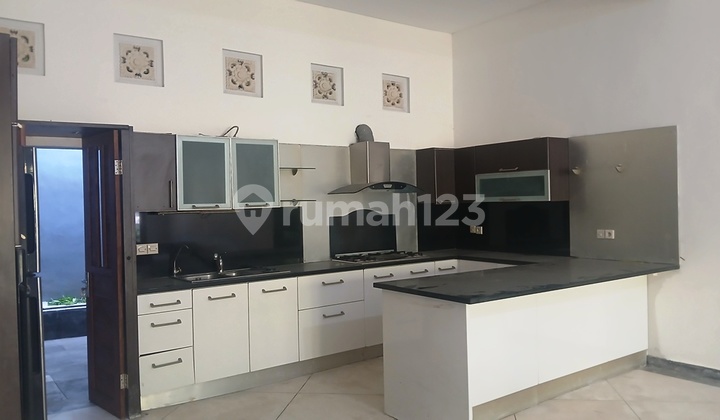 Sanur Beach Side : Renovated Villa - Just Walks To The Beach