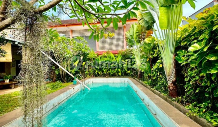 House With Swimming Pool Large Land Below Market Price in Lebak Bulus 2