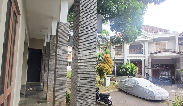 Rumah Posisi Hook Sisa Tanah bisa di Buat Pool Termurah di Citra Grand Cibubur 2