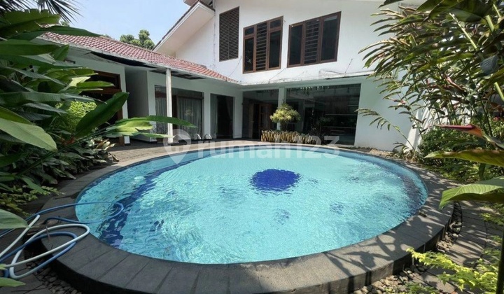 Di Jual Rumah Cantik di Pondok Indah Posisi Hook With Pool