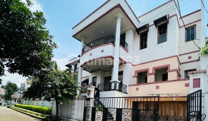 Rumah Mewah Siap Huni Lokasi Strategis Dekat Kuliner di Bogor Tengah Rumah Mewah Siap Huni Lokasi Strategis Dekat Kuliner di Bogor Tengah