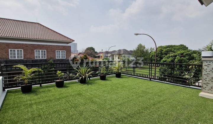 Rumah Modern Celing Timggi Halaman Luas di Kota Wisata Rumah Modern Celing Timggi Halaman Luas di Kota Wisata