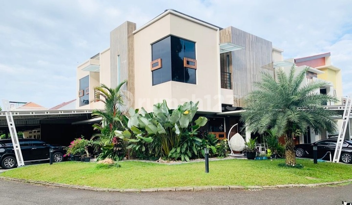 Rumah Hook dengan Kolam Renang di Citra Grand Rumah
