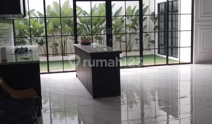 Rumah Pinggir Jalan di Cilandak Lokasi Strategis di Jakarta Selatan 2