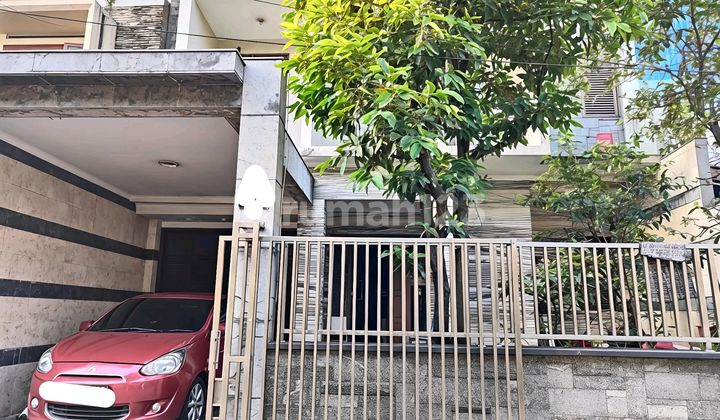 Rumah Strategis Dekat Tol Kebun Jeruk dan Perkantoran di Jakarta Barat