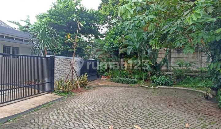 Rumah Kuldesak dengan Kelebihan Tanah di Cibubur Country 2