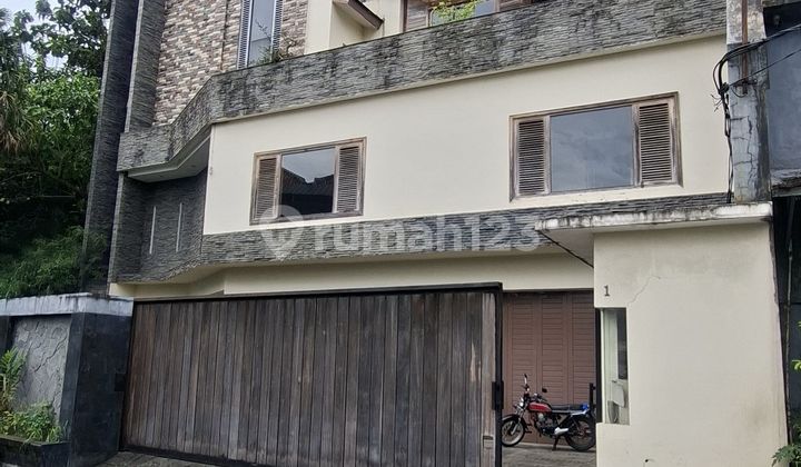 Luxury 5-Storey House with Elevator, Suitable for Office 2