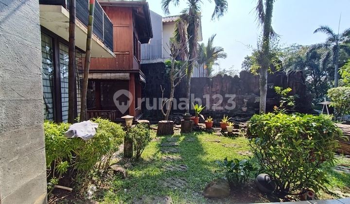 Bnr Tirta Nirwana House, Facing the Park with a Pouch-Shaped Land Plot. Bnr Tirta Nirwana House, Facing the Park with a Pouch-Shaped Land Plot.