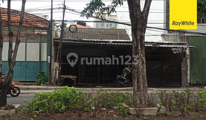 Disewakan Rumah di Jl Raya Mulyosari Surabaya 1