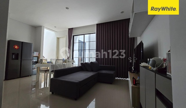 FOR SALE Oakwood Park Citraland Surabaya House