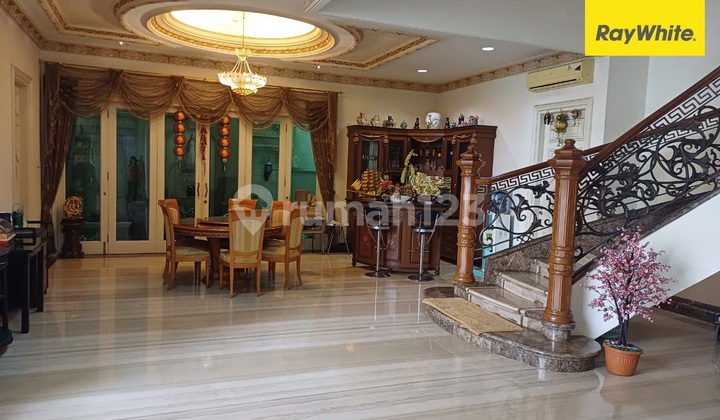 Disewakan Rumah Mewah di Galaxy Bumi Permai Surabaya 1