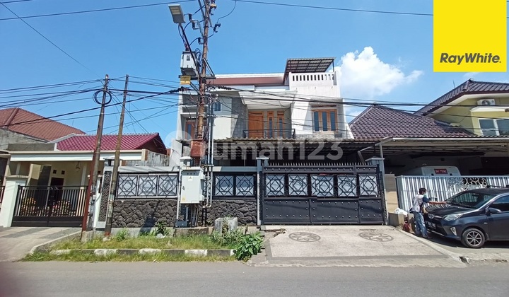 For Rent: 3-Story House in Gayungsari Barat, Surabaya 1