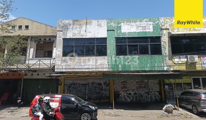 For Rent: Shop House on Raya Manyar, Surabaya 1