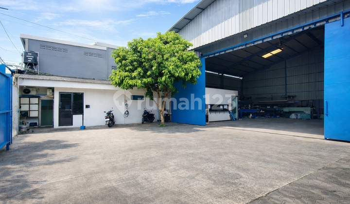 For Rent Large Warehouse Kav DPR Cipondoh - Prime Location Container Access Tangerang