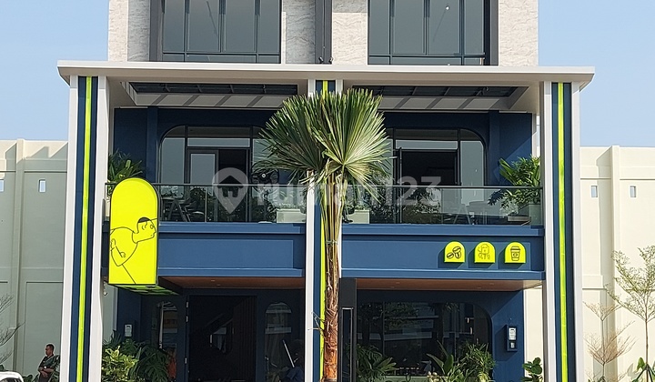 Ruko Carson Hadap Jalan Boulevard di Gading Serpong