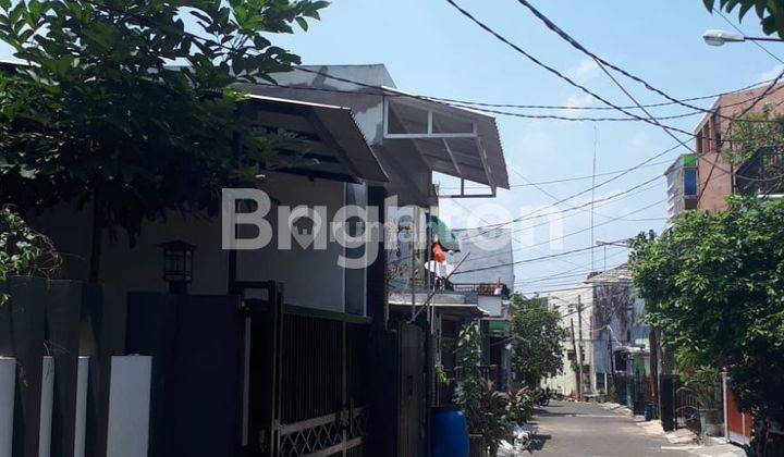 RUMAH 2 LANTAI TERAWAT LOKASI STRATEGIS PERMATA DEPOK 2