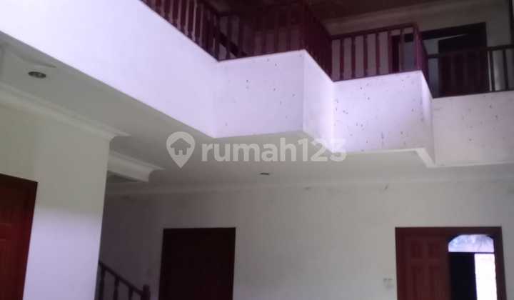 Rumah Lama Hitung Tanah di Area Strategis Permata Hijau