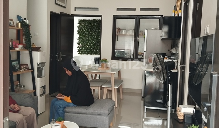 For sale house in the Graha Kartika Pratama complex. 2