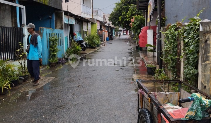 Dijual Rumah Rapi Bersih Terawat 2 Lantai Bebas Banjir