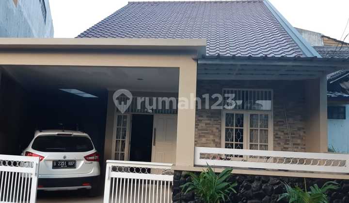 Ready-to-occupy house in Kemang Pratama Housing Estate (NZ).