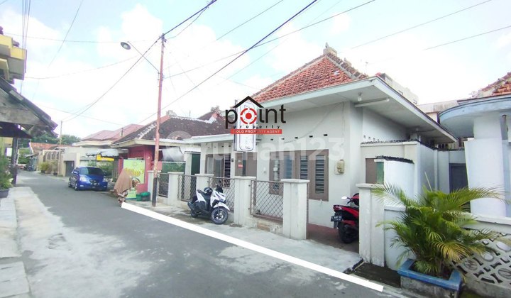 Rumah Luas Strategis Dekat Keraton Di Solo Kota 1