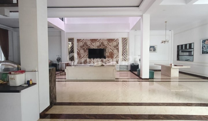 Rumah Mewah Luas Furnish Ada Kolam Renang Ring 1 Kota Solo 2