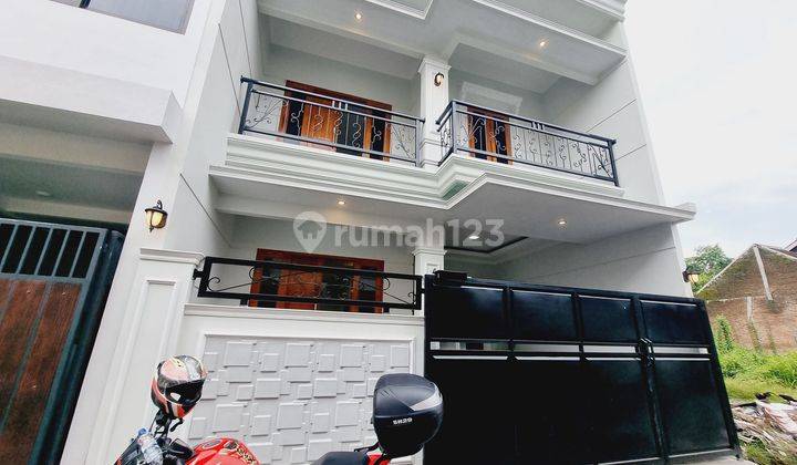 Rumah Bagus 2 Lt Klasik Modern Gress Area Gentan 2