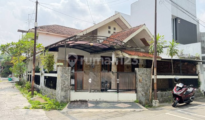 Comfortable 1.5-Story House with Spacious Area in Banyuanyar Solo 2