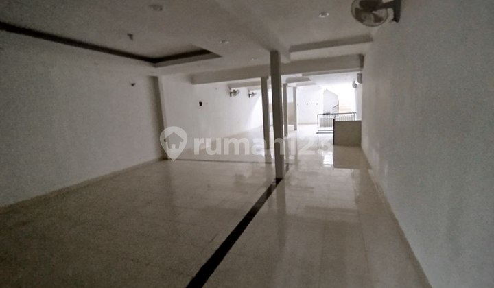 Strategic 2.5-Storey Shophouse (Ruko) on Main Road, City Center Strategic 2.5-Storey Shophouse (Ruko) on Main Road, City Center