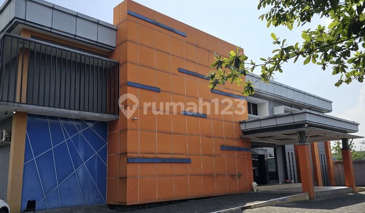 Ruang Usaha Cafe dan Spa Aktif Luas di Colomadu Ruang Usaha Cafe dan Spa Aktif Luas di Colomadu