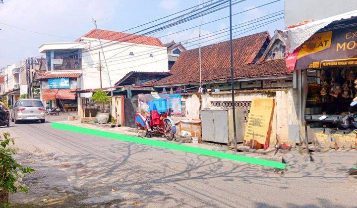 Tanah Hook 300m² Strategis Tengah Kota Solo