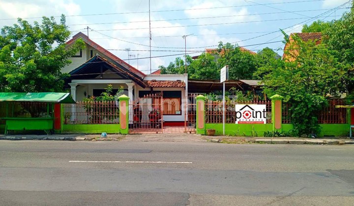 Rumah Mangku 449m² Jaln Raya Kadipiro Surakarta